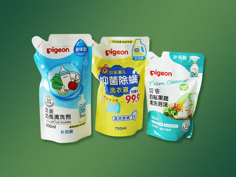 Self-supporting bag of laundry detergent